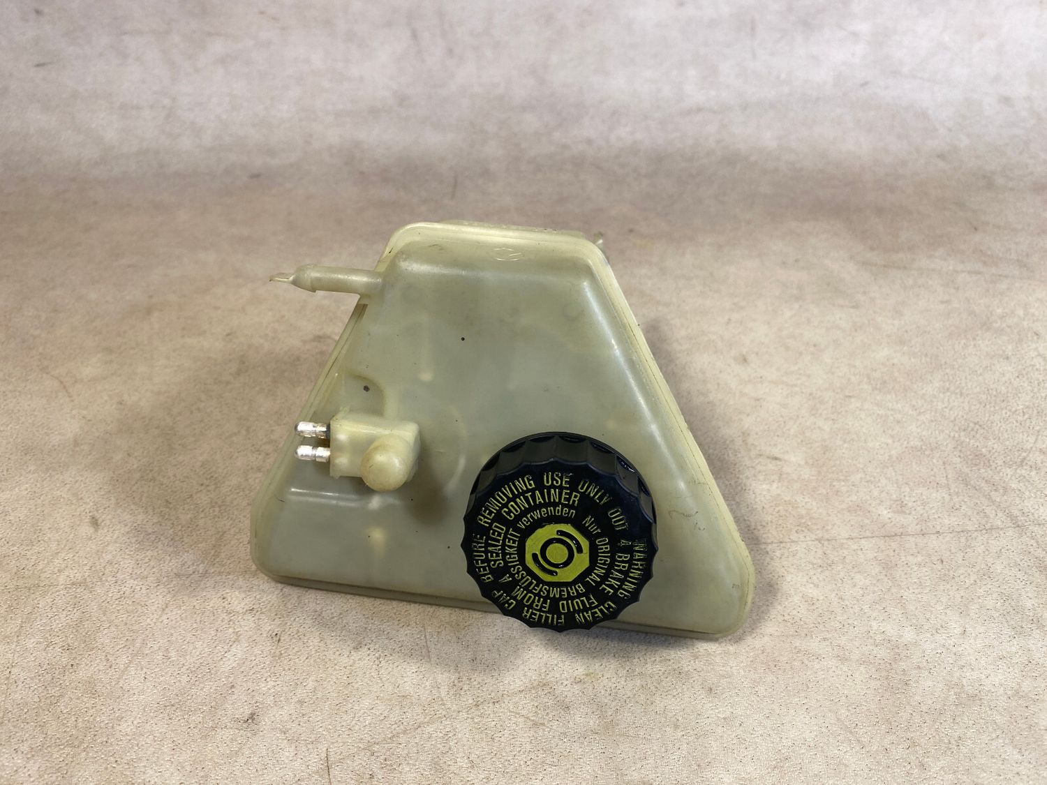 Mercedes G class W463 Genuine Brake Master Cylinder Reservoir A0004301102