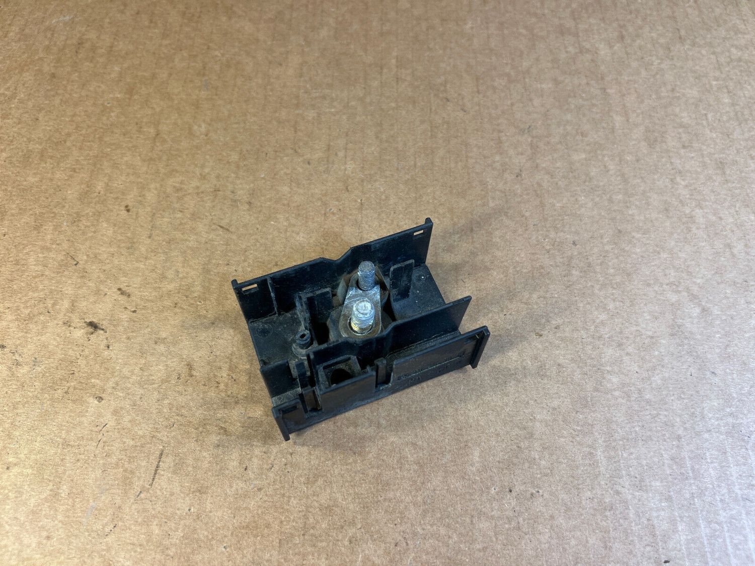 Mercedes G class W463 GENUINE Battery Cable To Frame Line Connector A2105460041