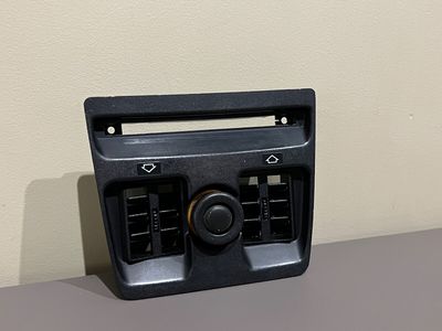 BMW 7 E23 GENUINE Централна конзола Задна вентилационна решетка 51161920787