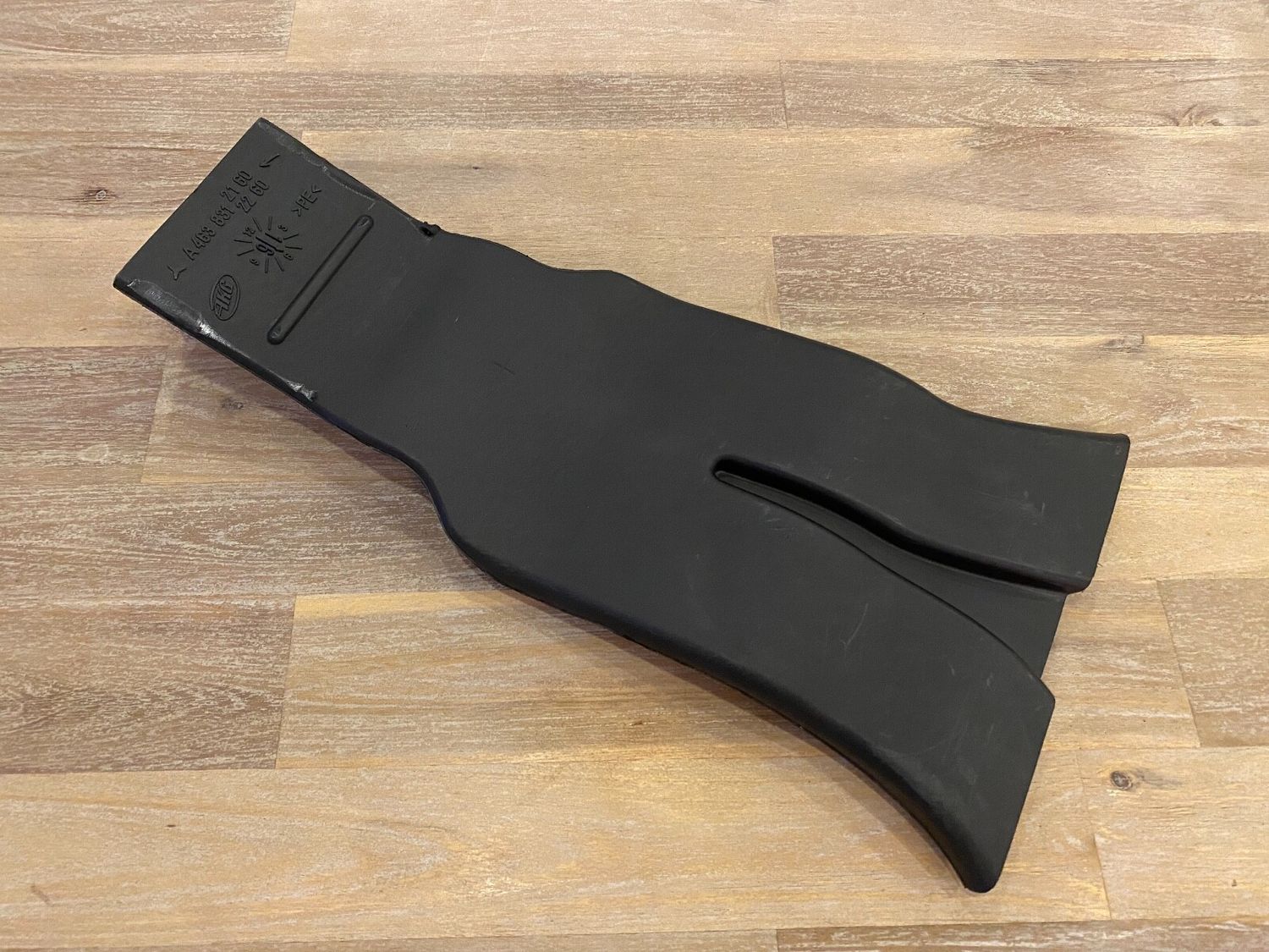 Mercedes G class W463 GENUINE Rear Left ore Right Air Vent Duct For the Foot