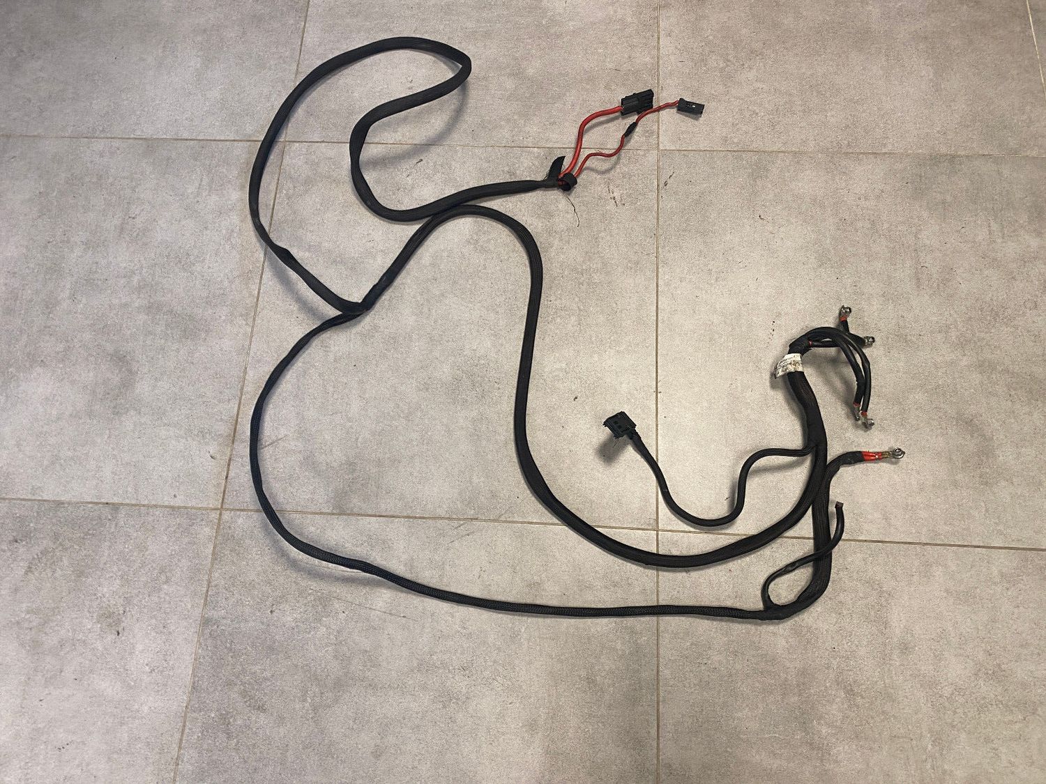 Mercedes G class W463 GENUINE Battery Wire without Fuse Box A4635402706