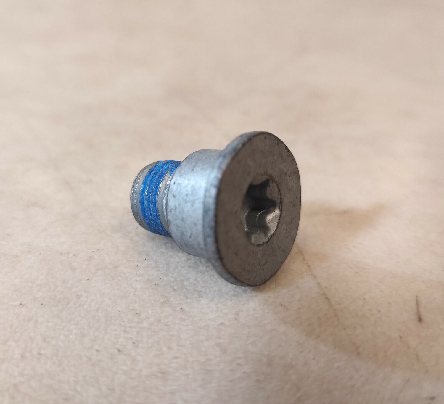NEW MERCEDES-BENZ G W463 - FRONT WHEEL BRAKE CAP BOLT, A0019900914, 0019900914
