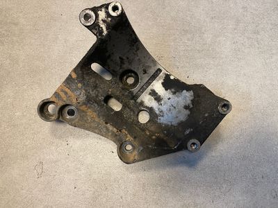 MERCEDES-BENZ G-Class W463 Скоба за генератор на алтернатор A6281550235