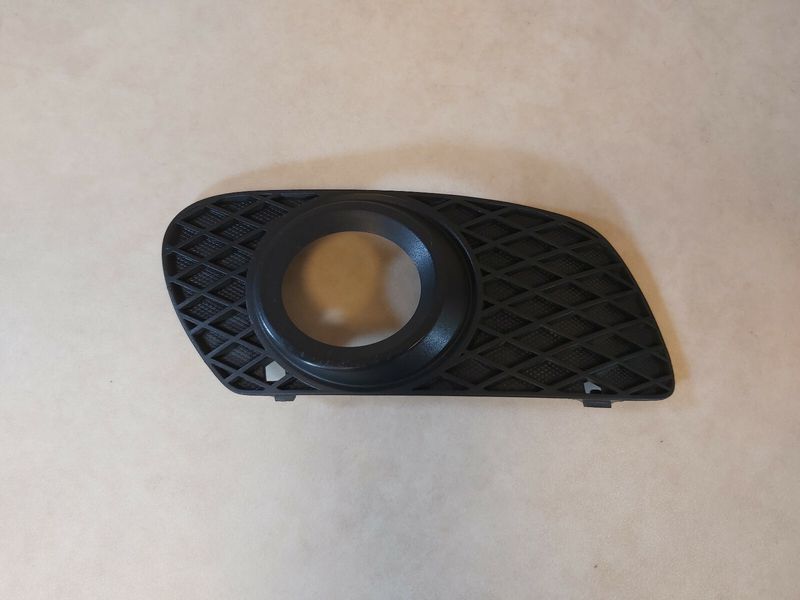 MERCEDES Benz OEM C164 W164 ML Капак на бронята отдясно на пътника 1648851023