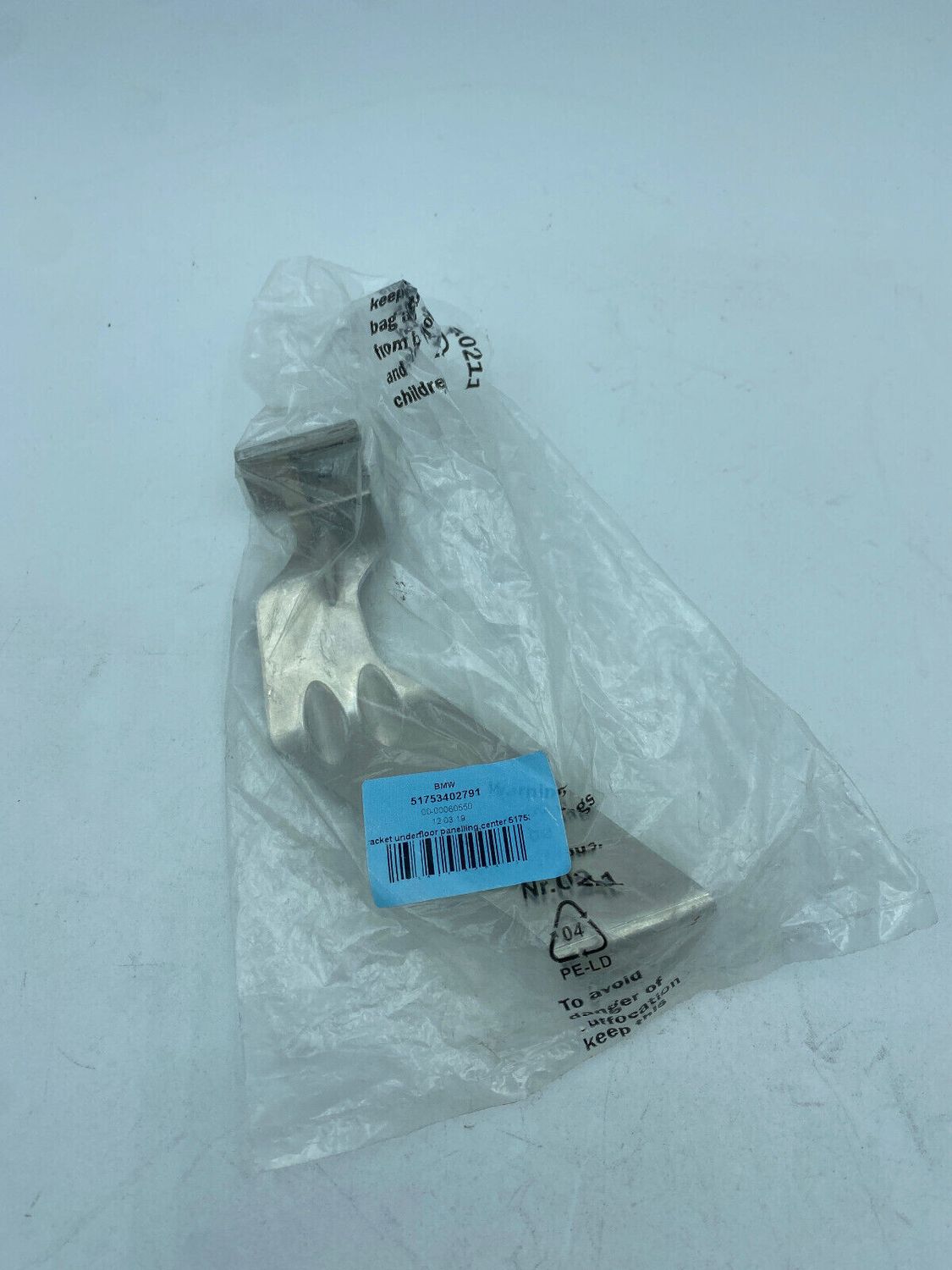 BMW X3 E83 Bracket Underfloor Panelling Centre 51753402791