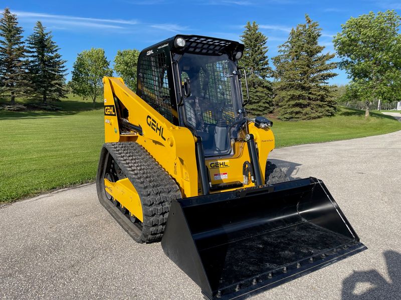 Gehl R/RT Series Skid Steer Door