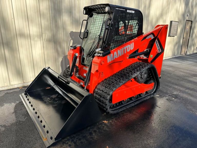 Manitou R/RT Series Skid Steer Door