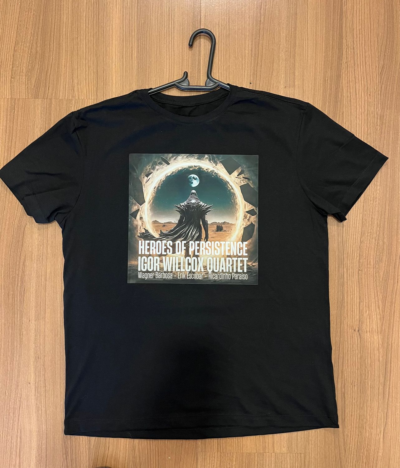 ​T-Shirt – Heroes of Persistence (Single Cover)