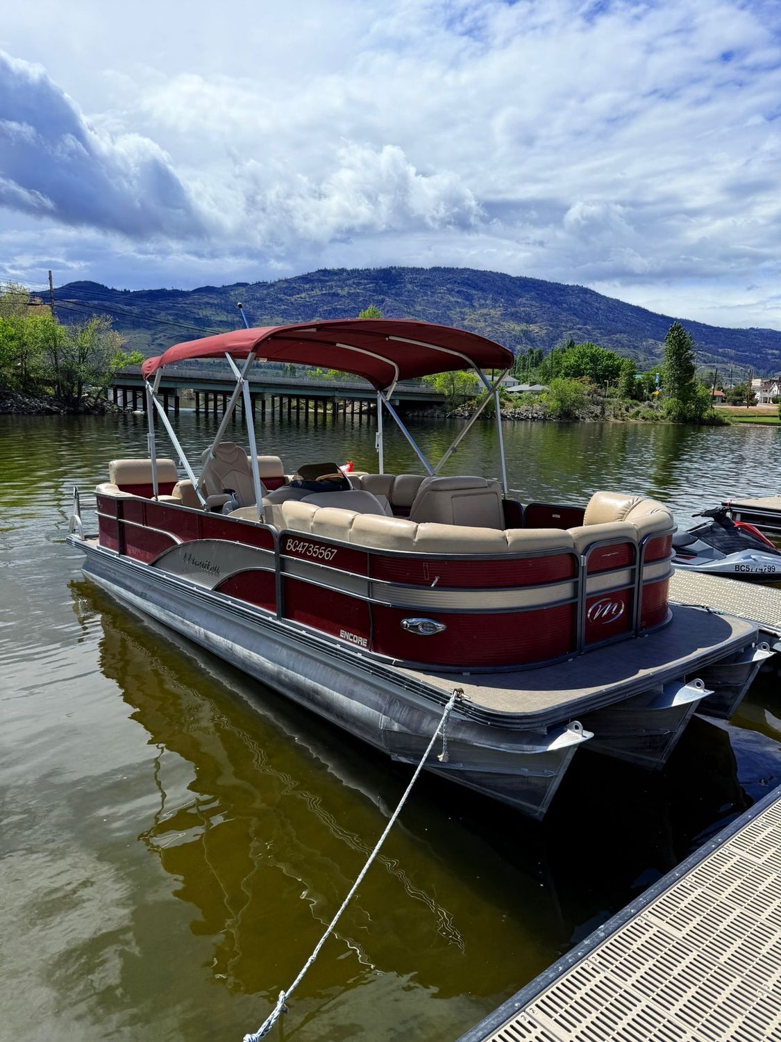 Pontoon 150 Rental
