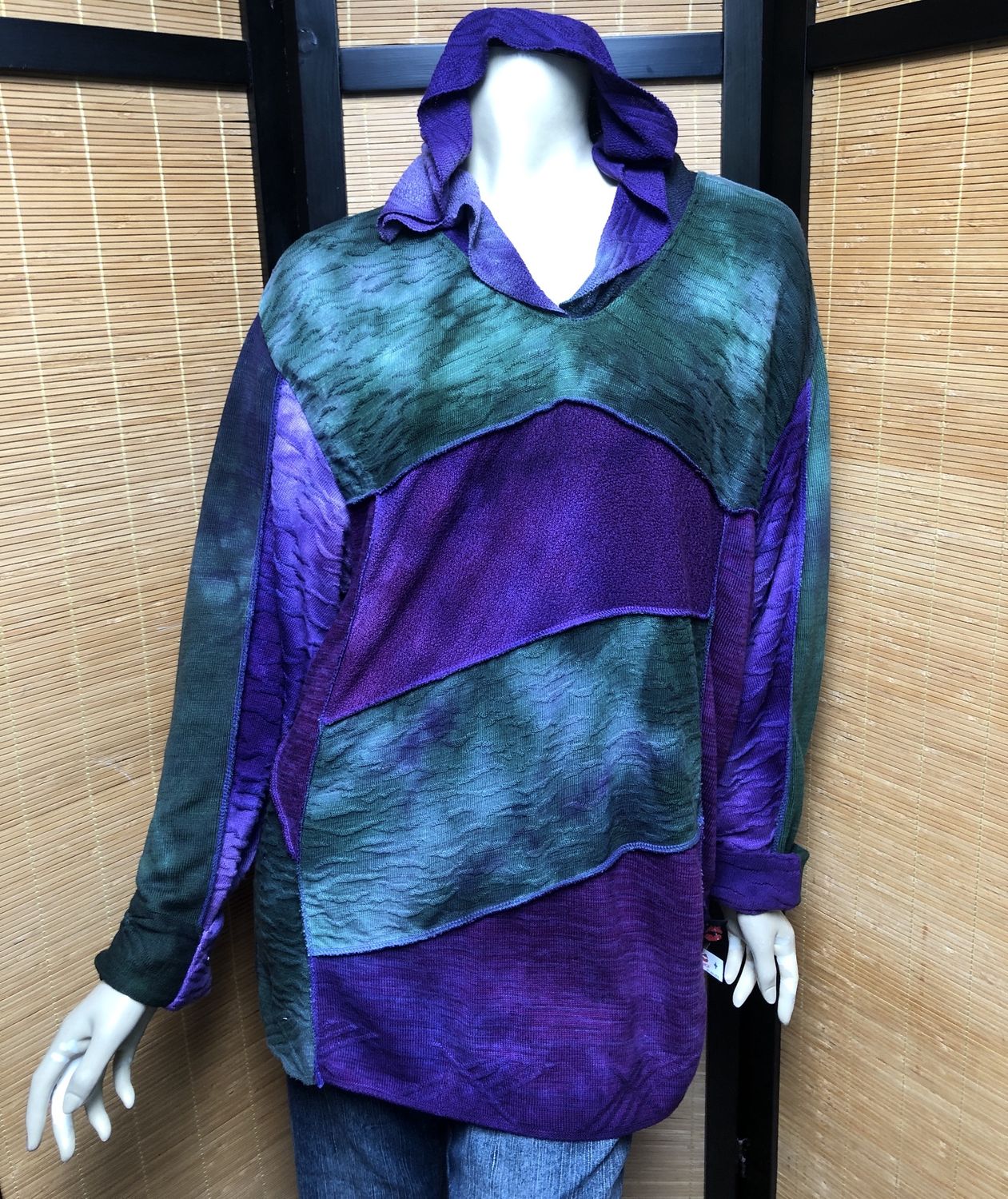 Bejeweled Long Sky-Dye Long-Sleeved Hooded Pullover in Green Fall Delight