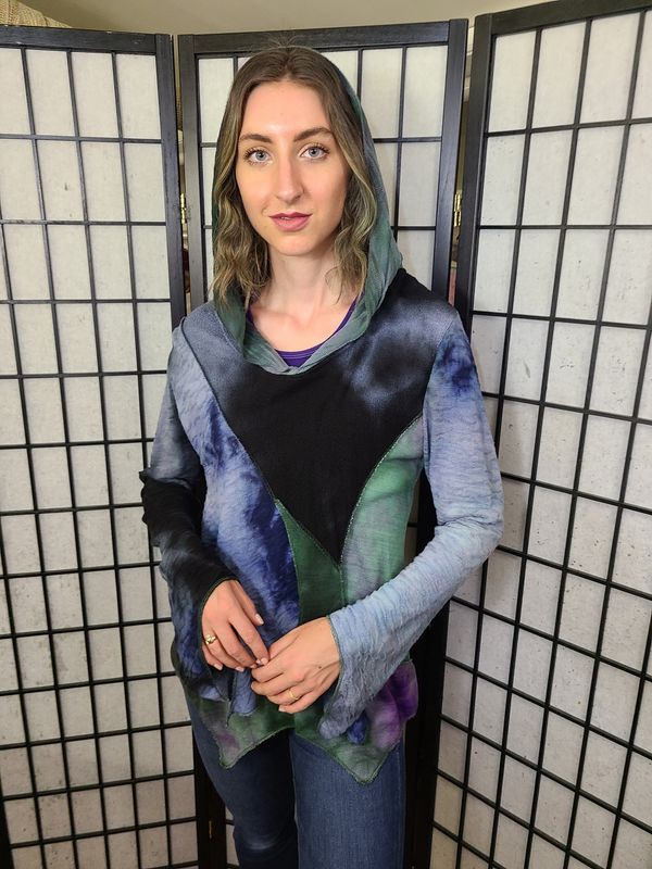 Bejeweled Long Sky-Dye Long-Sleeved Hooded Pullover in Cloudy Spring Love