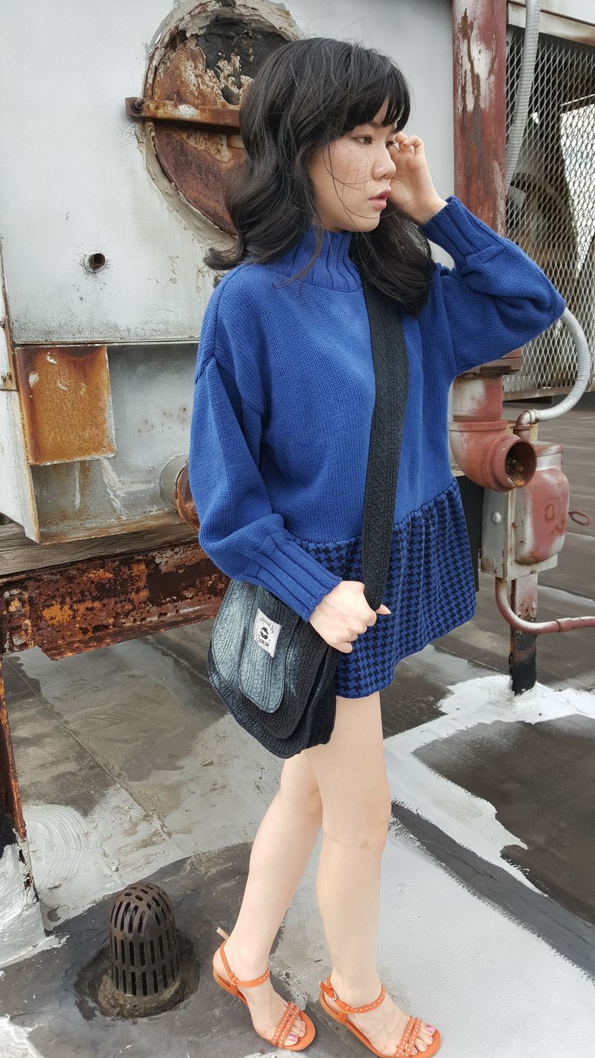 Sky-Dyed Black Handbag w/ Phone Sleeve