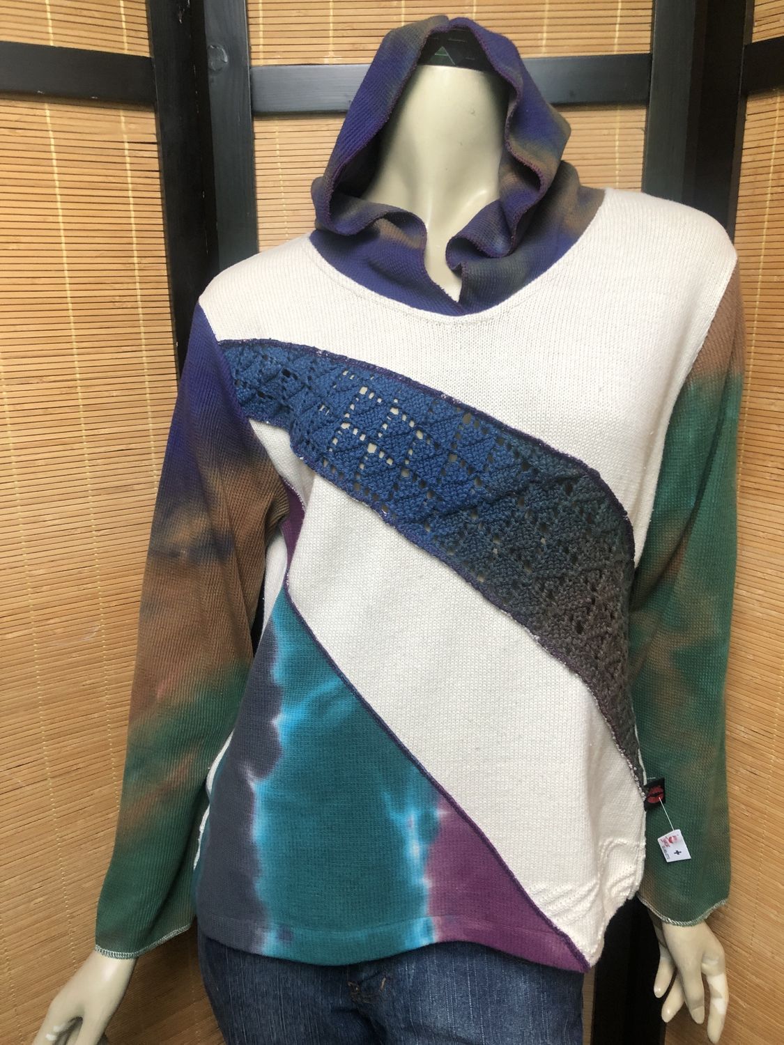Fresh Fruit Sky-Dye Mid Long-Sleeved Hooded Sustainable Pullover in Earthy Meadow Breeze