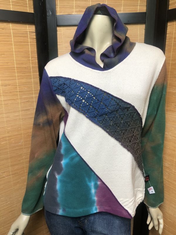 Fresh Fruit Sky-Dye Mid Long-Sleeved Hooded Sustainable Pullover in Earthy Meadow Breeze