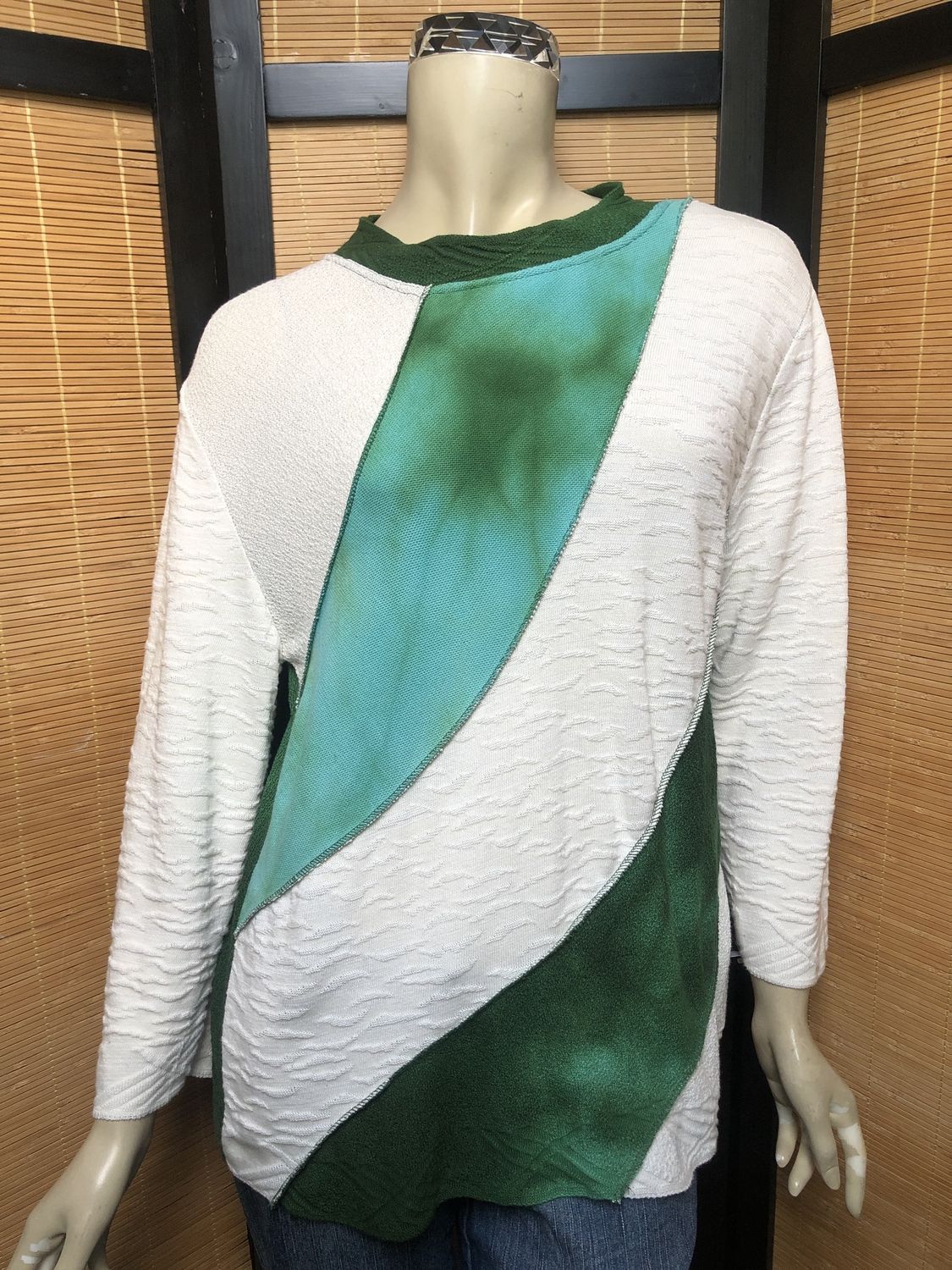 Fresh Fruit Sky-Dye Long Long-Sleeved Crew-Necked Pullover in Emerald Spring Romance