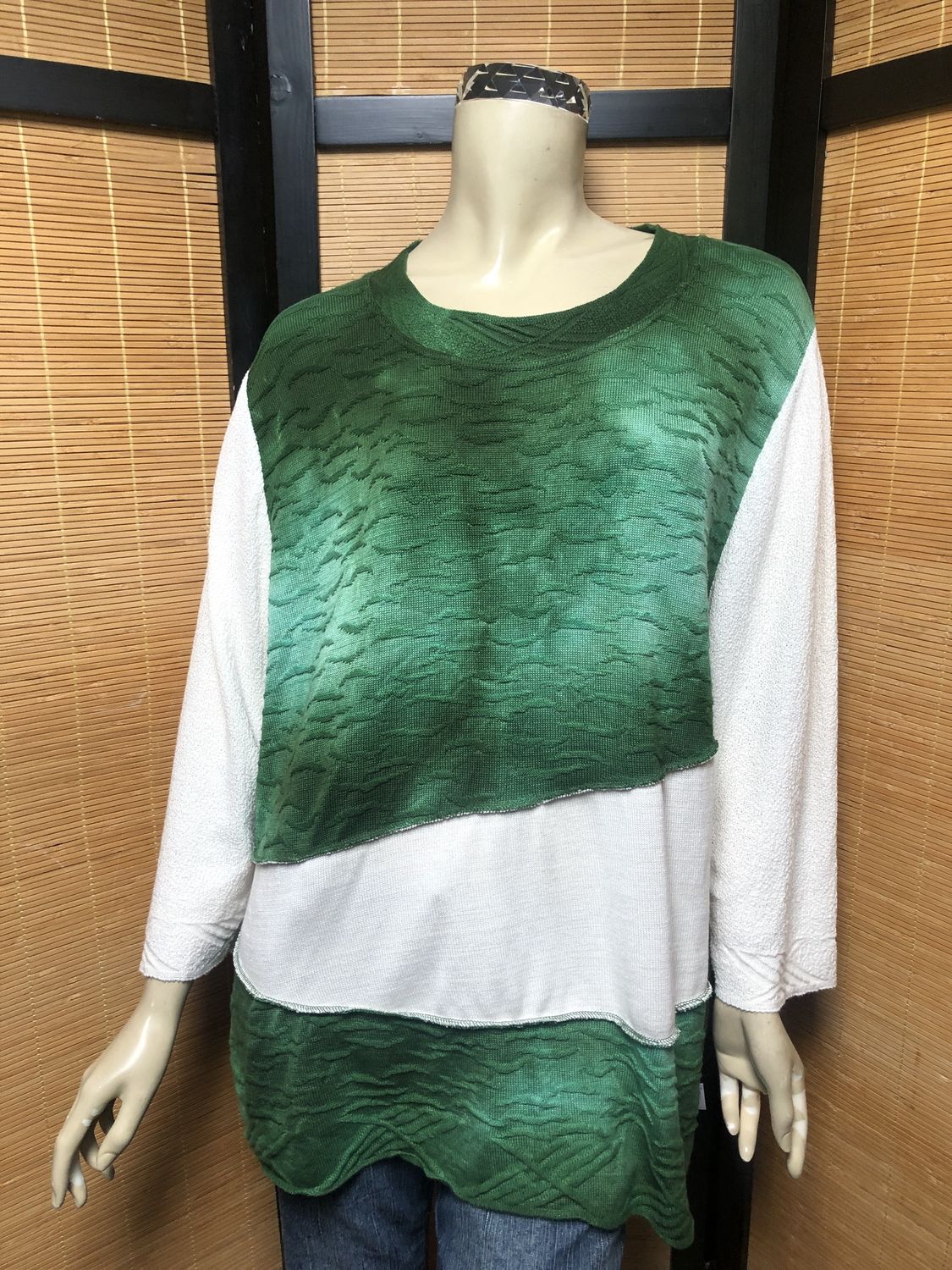 Fresh Fruit Sky-Dye Long Long-Sleeved Crew-Necked Pullover in Jade Spring Bliss