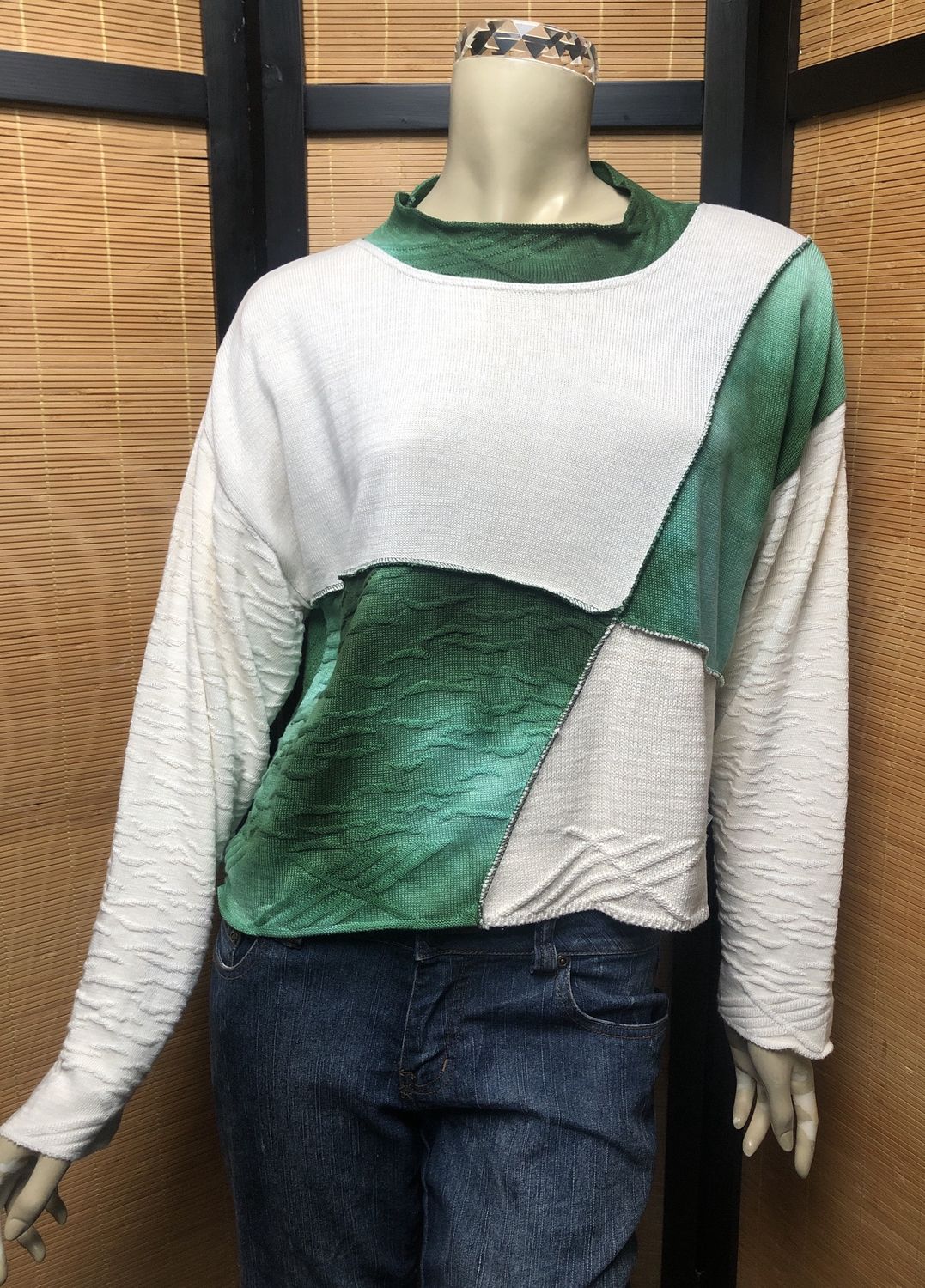 Fresh Fruit Sky-Dye Cropped Long-Sleeved Crew-Necked Pullover in Emerald Seaside Meadow