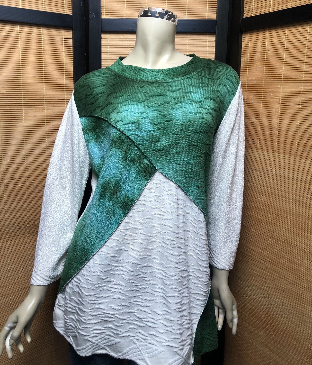 Fresh Fruit Sky-Dye Long Long-Sleeved Crew-Necked Pullover in Jade Emerald Springtime