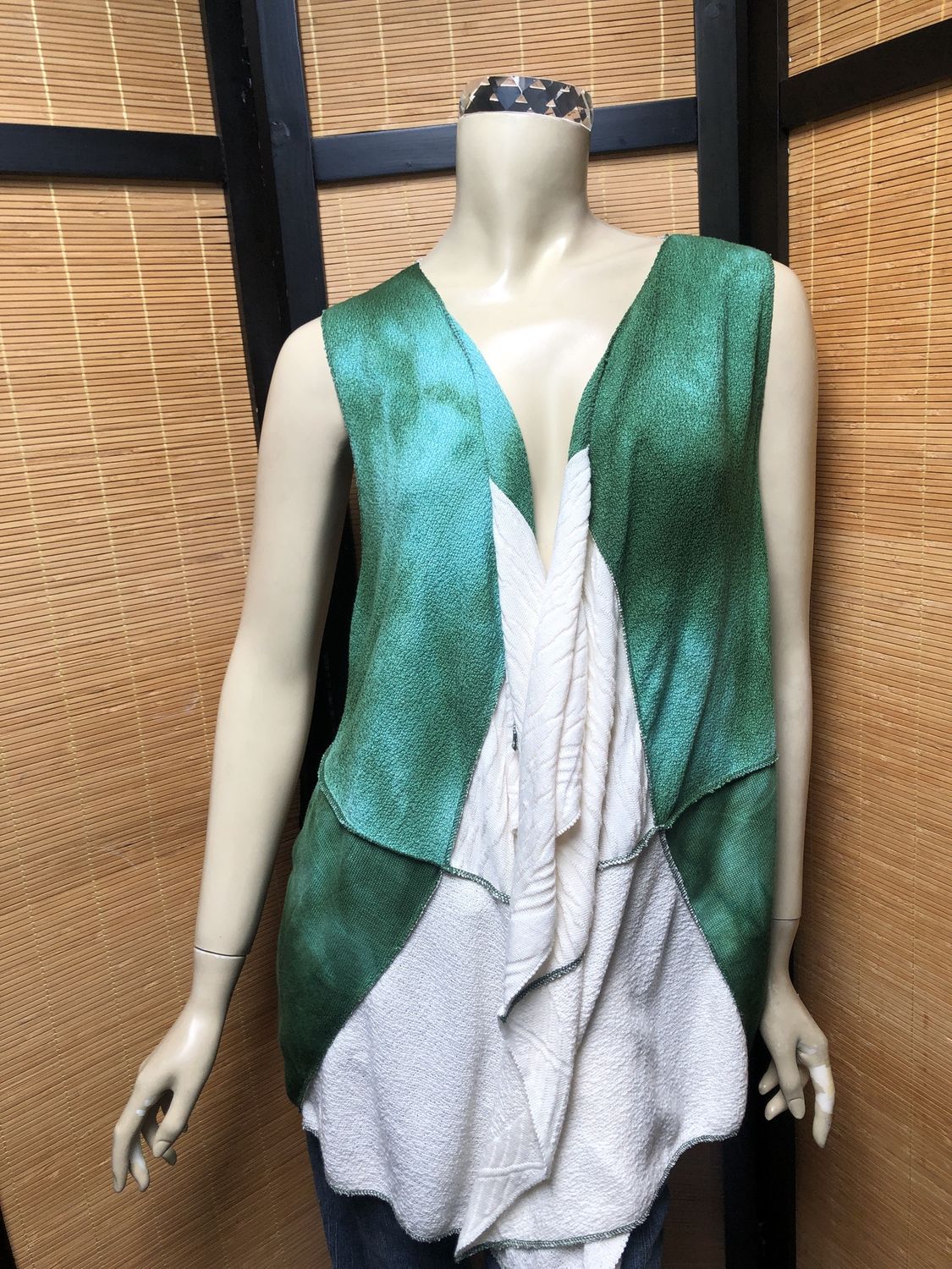 Fresh Fruit Sky-Dye Long Sleeveless Cardigan in Green Spring Beauty