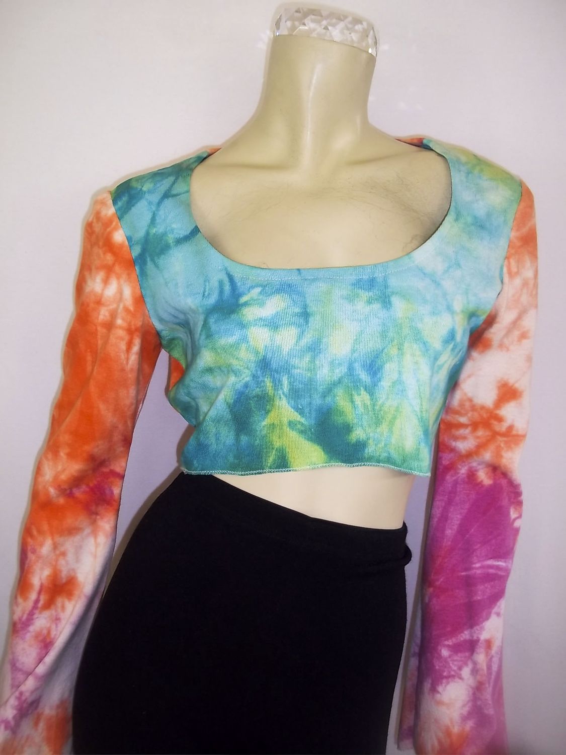 Summer Vintage Sky-Dye Crop-Top in Vibrant Rainbow Summer