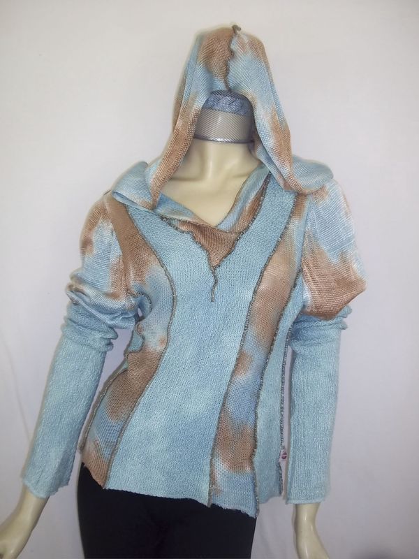 Summer Vintage Sky-Dye Hoodie in Cyan Summer Blues