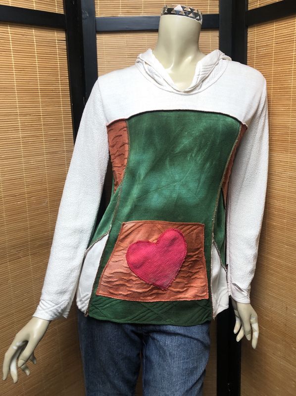 Fresh Fruit Sky-Dye Mid Long-Sleeved Hooded Pullover in Green Spring Heart