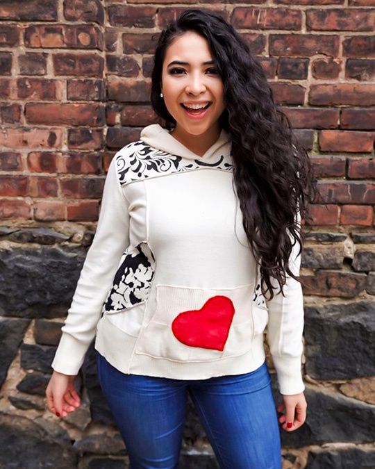 Love Hoody in Heartful Vavid Beau
