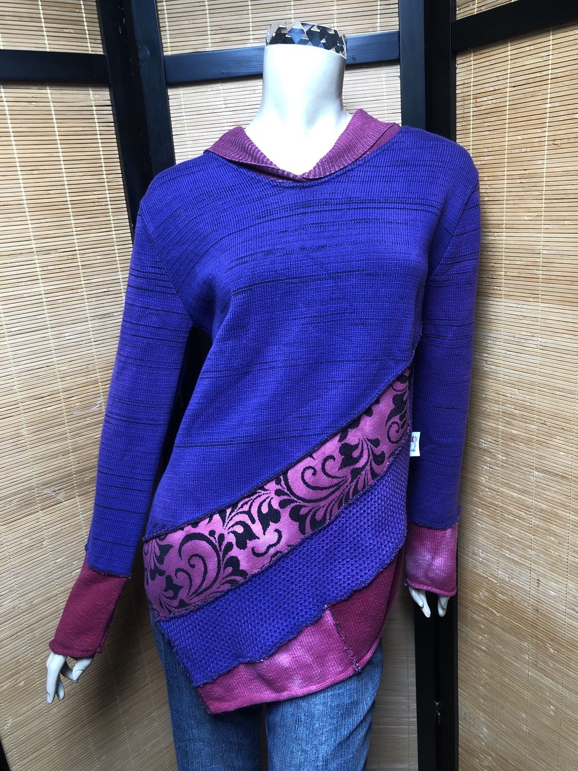 Bejeweled Long Sky-Dye Long-Sleeved Pullover in Stylish Autumn Blue