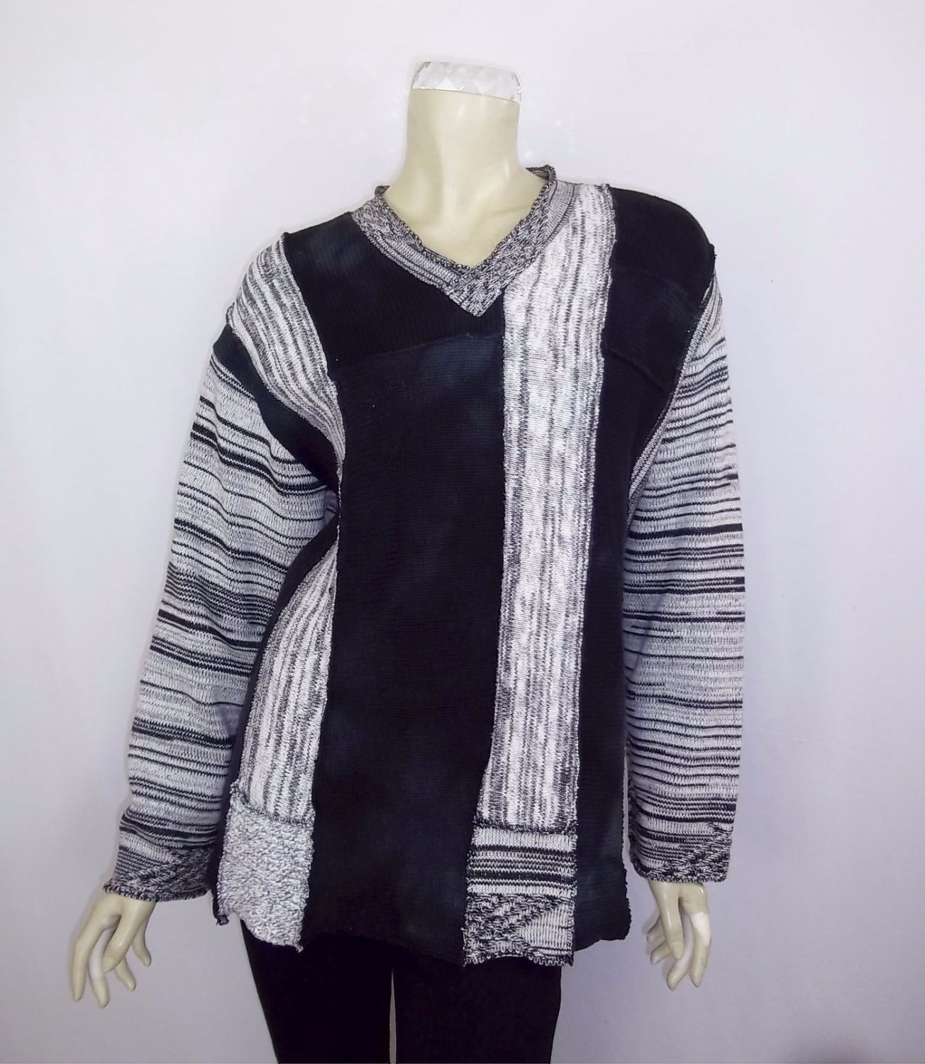 Paneled V-neck Sweater Blk/Blk Nat