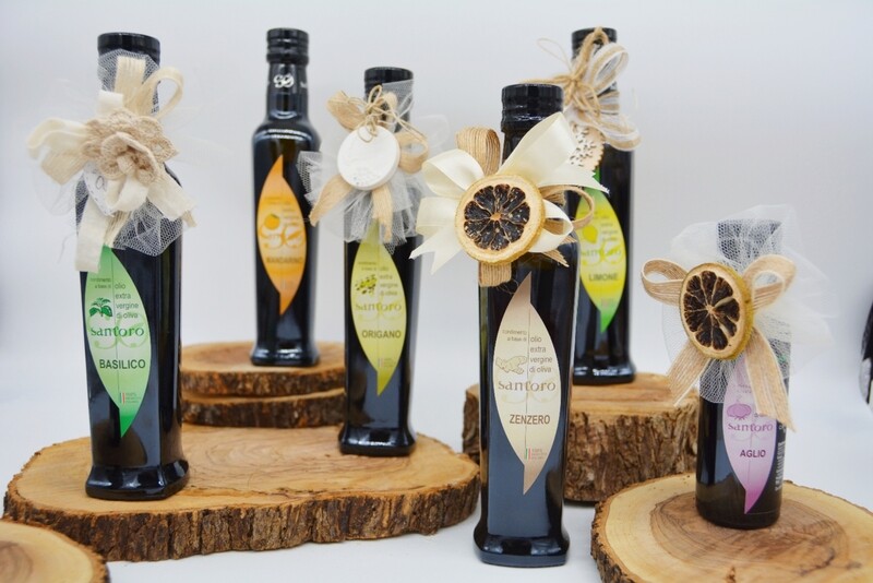 Bottiglie con Olio Extravergine di Oliva Aromatizzato 250ml -ALLESTITA PER EVENTI Bottiglie con Olio Extravergine di Oliva Aromatizzato 250ml -ALLESTITA PER EVENTI