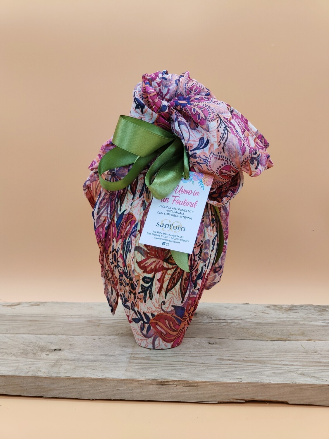 L&#39;uovo in un foulard &quot;Cioccolato fondente&quot;