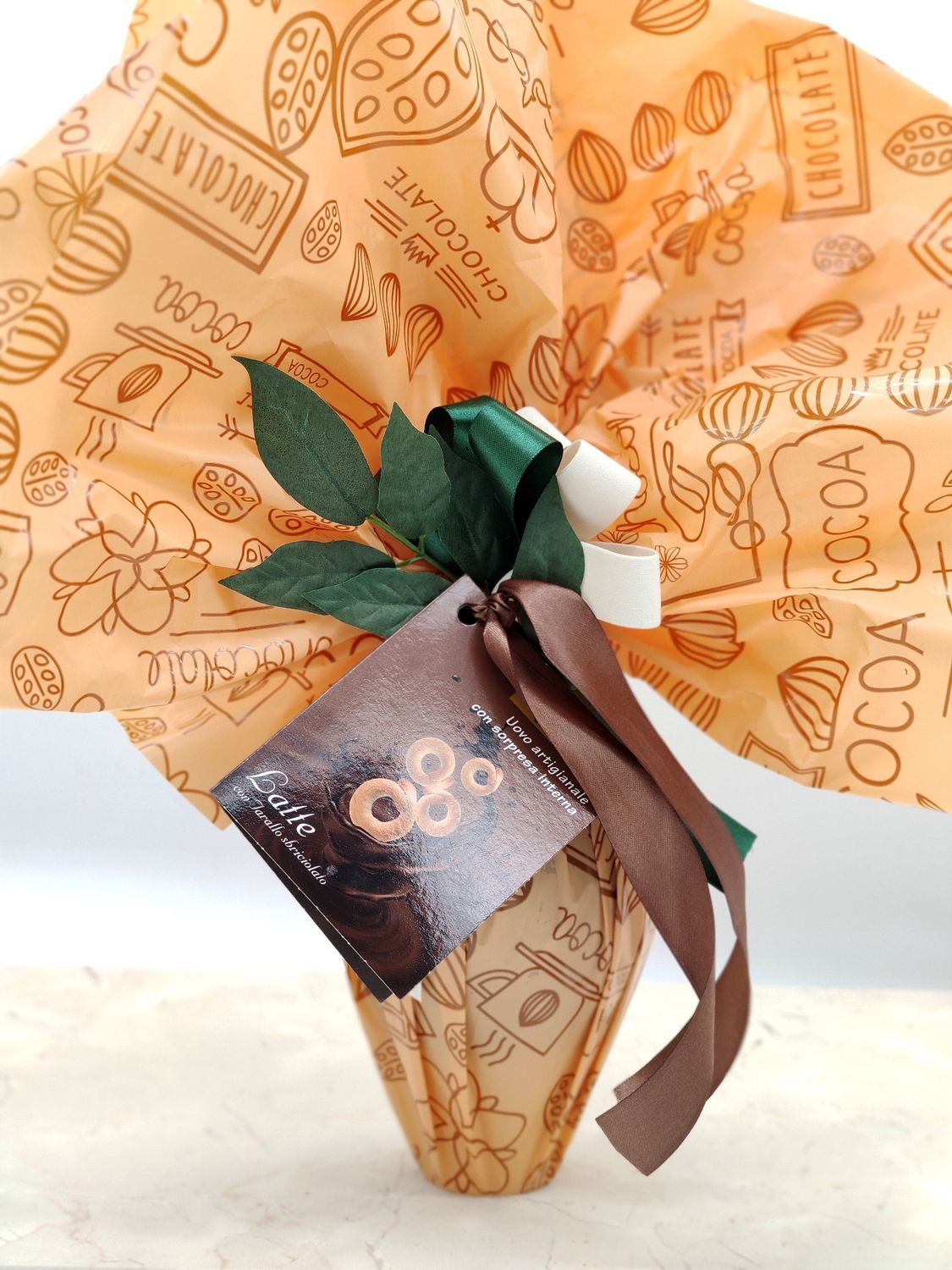 Uovo di cioccolato finissimi al latte con tarallo sbriciolato