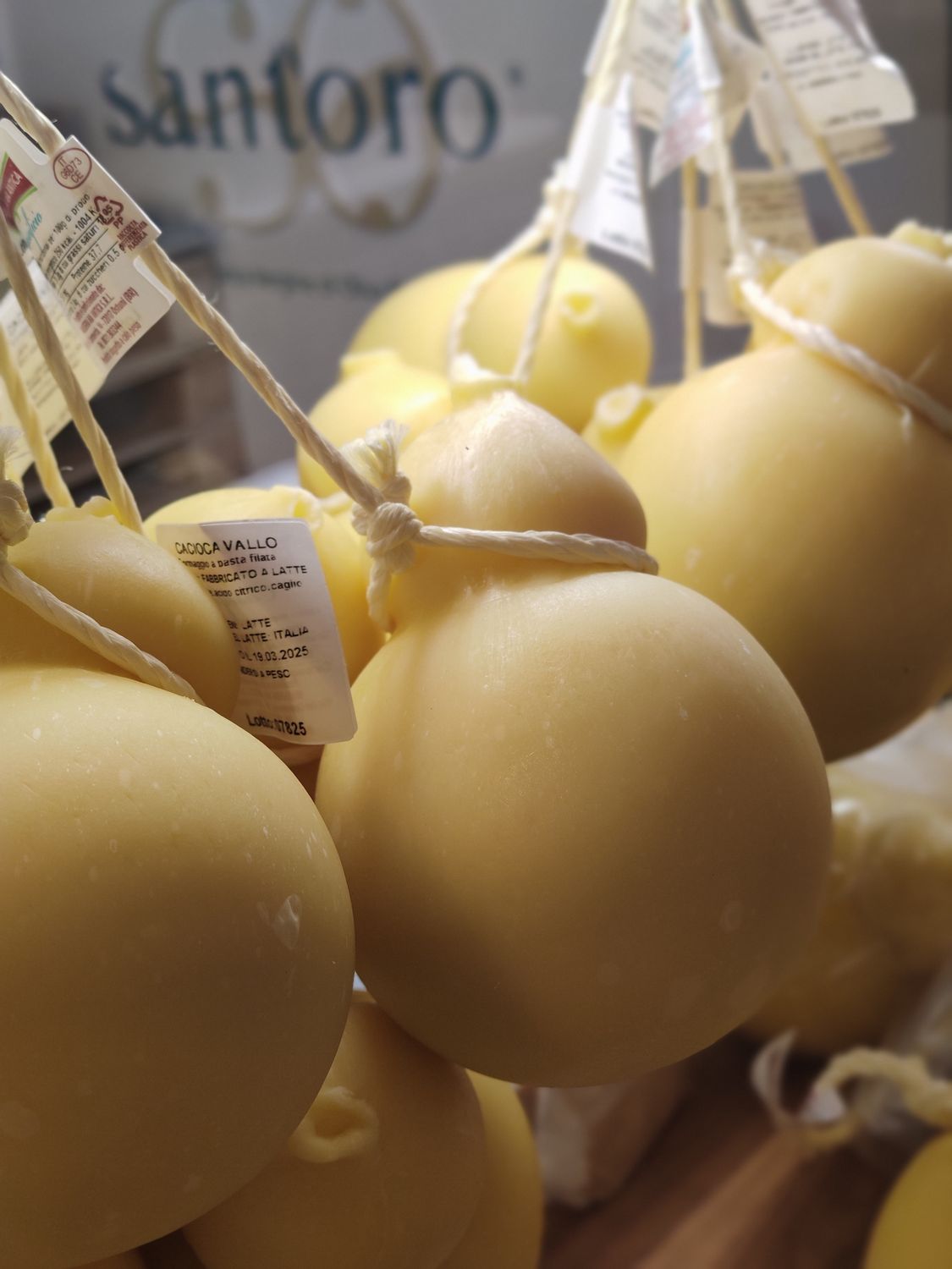 Caciocavallo Semi stagionato. Intero da 1kg circa