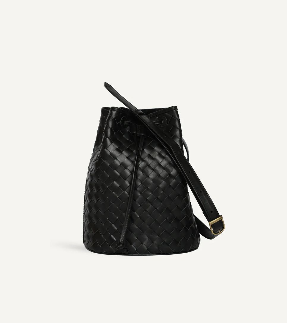 Adèle Bucket, Colour: Black