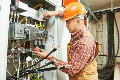 RESIDENTIAL ELECTRICIAN OPEN ENROLLMENT Thursdays 5 - 8:45 pm 40 weeks August 17, 2023 - May 10th