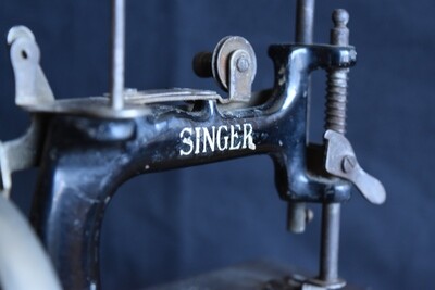 Victorian Singer Mini Sewing Machine & Clamp