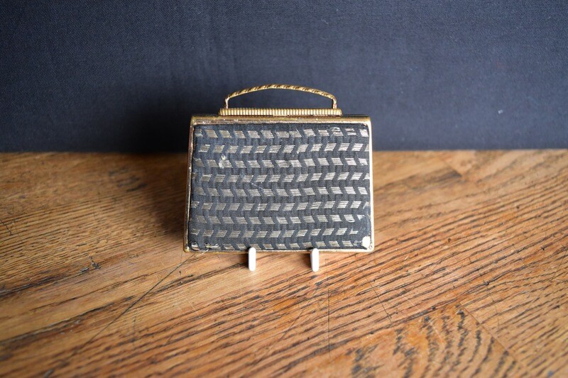 Bag Shaped Compact