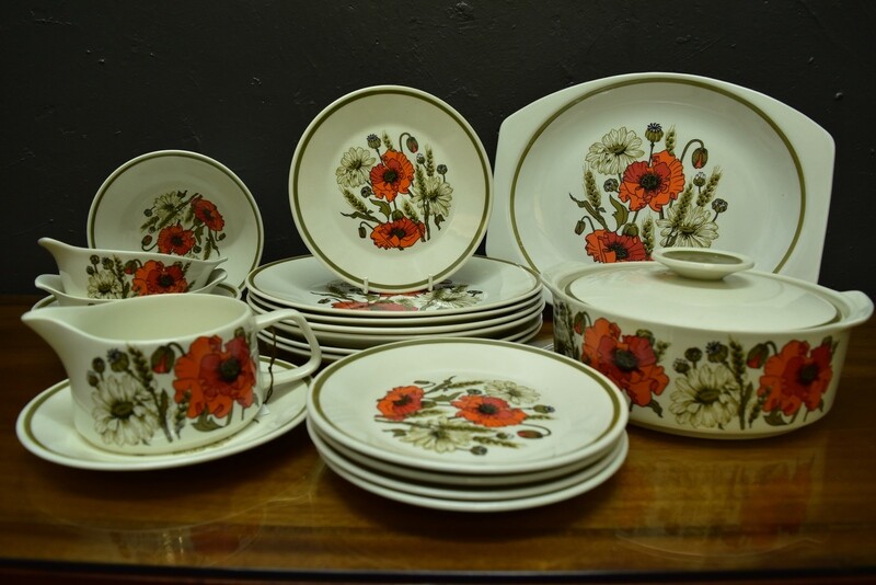 J & G Meakin "Poppy" Dinner Service