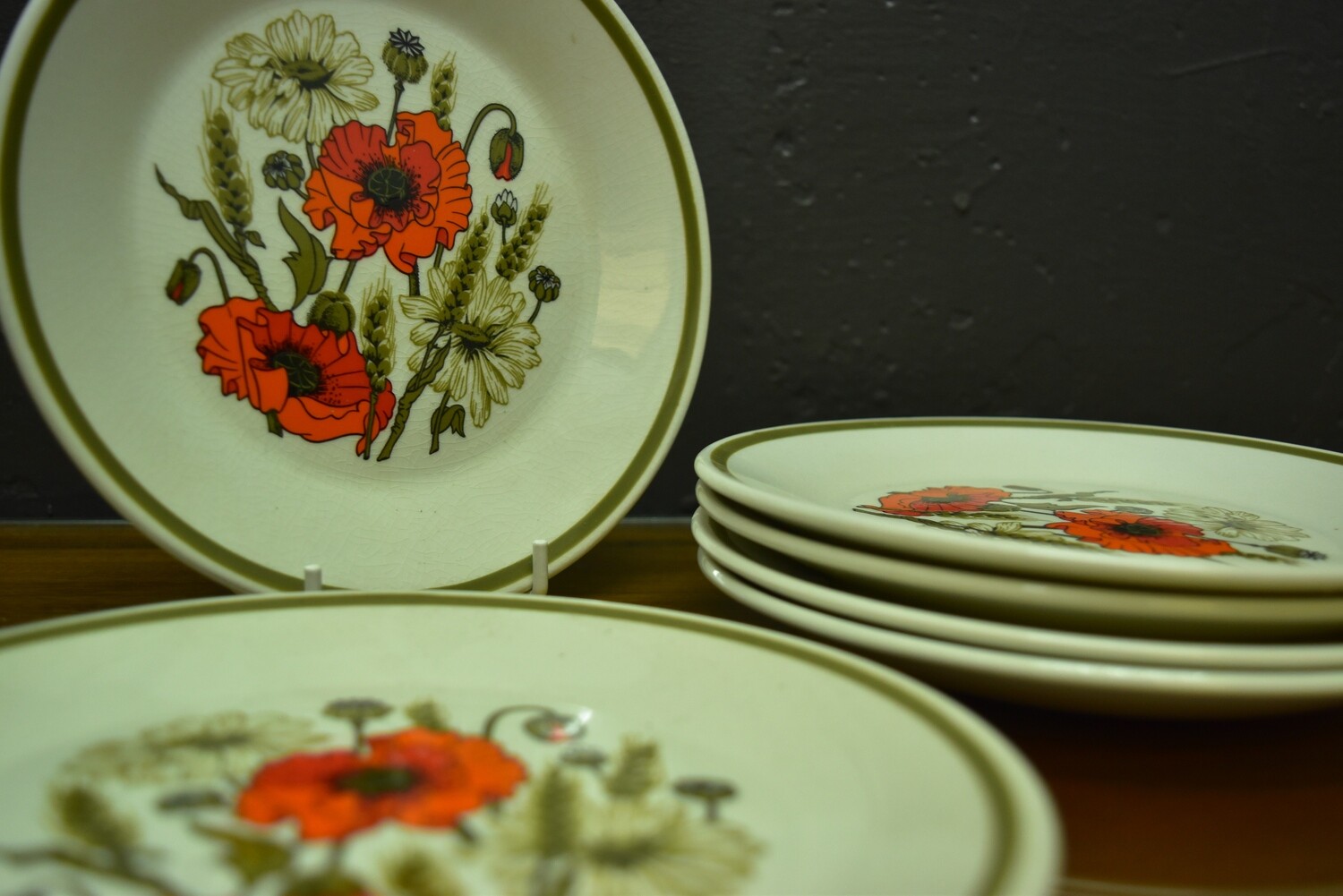 J G Meakin Poppy Dinner Service