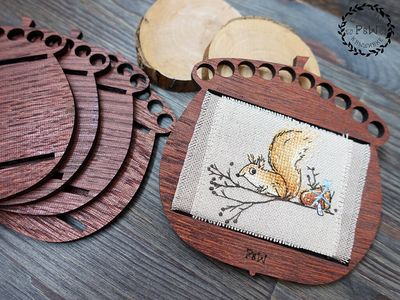 Organizer-framer &quot;Acorn&quot; by Primitive and Wood (P&amp;W) Designer embroidery accessories