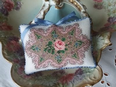 Trésor d&#39;Octavie (Octavia&#39;s Treasure) by Reflets de Soie Beaded pincushion mini-kit Release November 2016