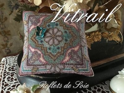 Vitrail (Stained glass) by Reflets de Soie Pearl pinkeep Beaded mini-kit Release January 2017