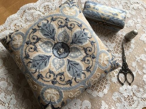 Entrelacs Bleus by Reflets de Soie Counted cross stitch pattern Release January 2018
