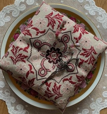 Entrelacs Roses by Reflets de Soie Counted cross stitch pattern Release March 2023