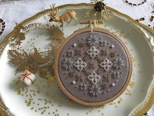 Hope - Christmas Ornament (Hope - Ornement de Noël) by Reflets de Soie 2018 Beaded mini-kit