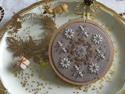 Joy - Christmas Ornament (Joy - Ornement de Noël) by Reflets de Soie 2018 Beaded mini-kit