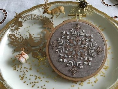 Peace - Christmas Ornament (Joy - Ornement de Noël) by Reflets de Soie 2018 Beaded mini-kit