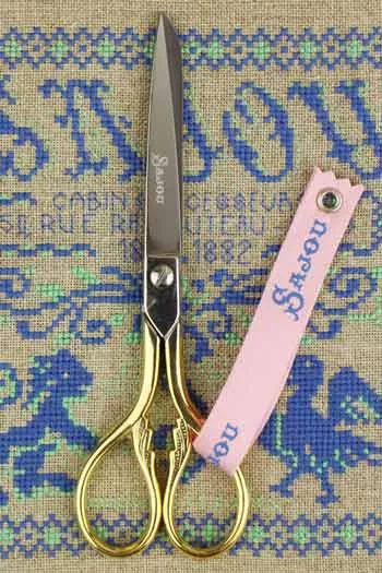Leaf motif - Large model pair of gilded sewing scissors by Sajou (France) Perfect for dressmaking and all domestic needs