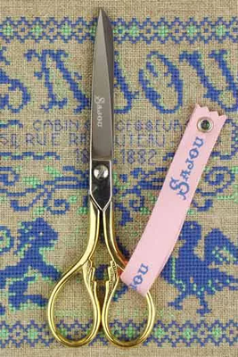 Leaf motif - Large model pair of gilded sewing scissors by Sajou (France) Perfect for dressmaking and all domestic needs
