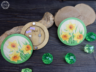 Daffodils Magnetic Needle Case by Primitive and Wood (P&amp;W) Designer embroidery accessories